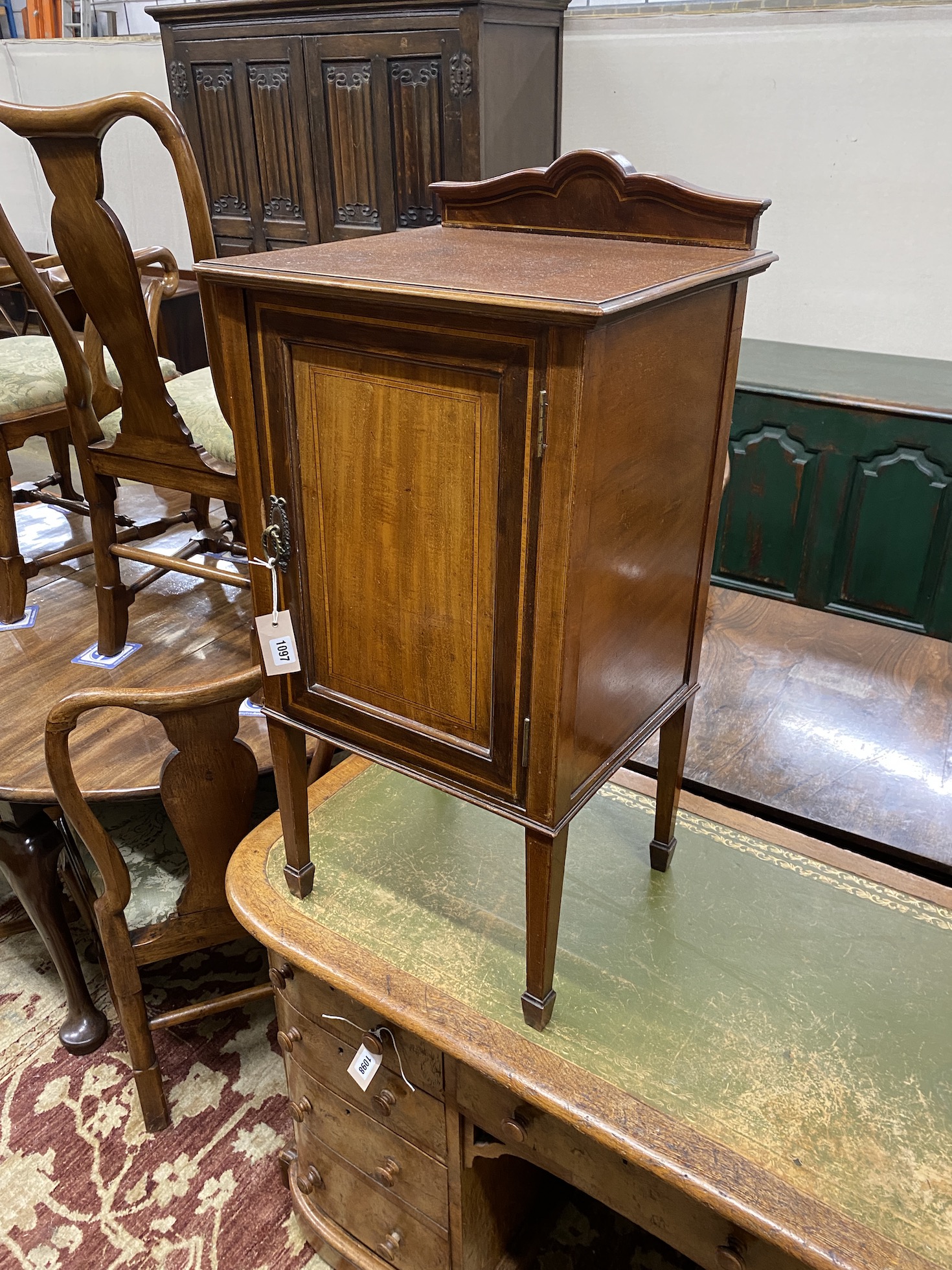 An Edwardian satinwood banded mahogany bedside cabinet, width 42cm, depth 39cm, height 85cm